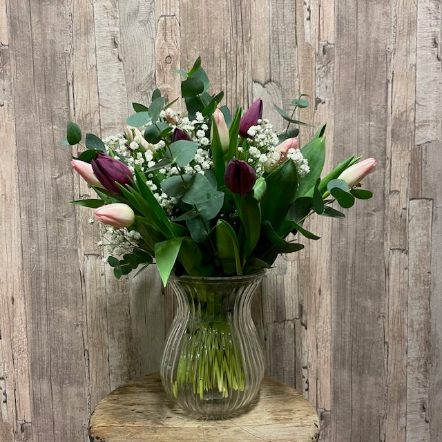 Tulpanbukett stor med vas