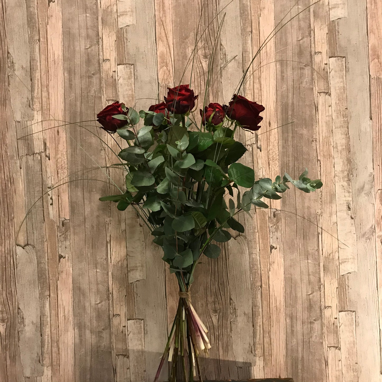 Fem röda rosor